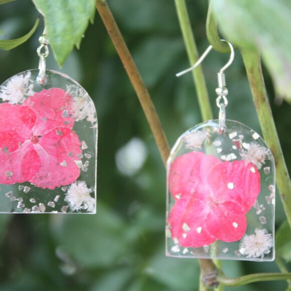 Hand Crafted Resin Earrings with Real Flowers & Embellishments of Gold - Picture 2 of 7
